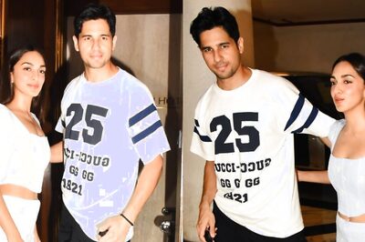 Sidharth Malhotra Drives Wife Kiara Advani to Manish Malhotra's House for Dinner; Watch