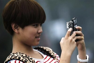 Teens' smartphone use testing their parents' nerves