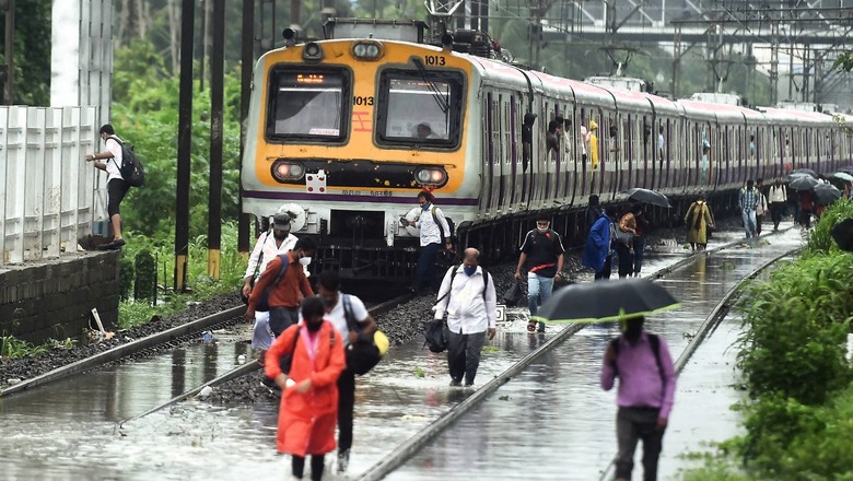 Heavy Rain Continues in Mumbai; Local Train Services Hit due to Waterlogging