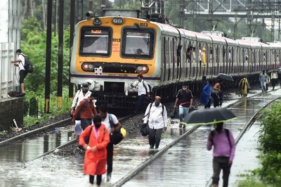 Heavy Rain Continues in Mumbai; Local Train Services Hit due to Waterlogging