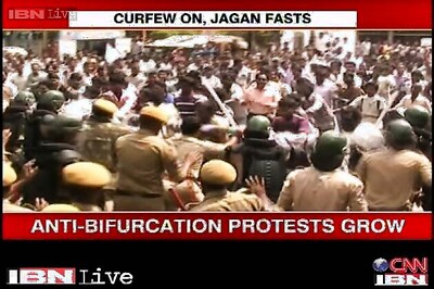 Curfew continues in Seemandhra, shoot-at-sight order in Vizianagaram