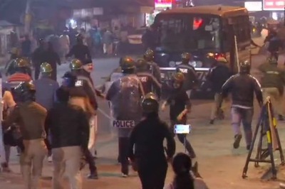 JNU Violence LIVE: BJP, Left Workers Clash in Jadavpur During Stir Against Delhi Mob Attack, Police Use Baton