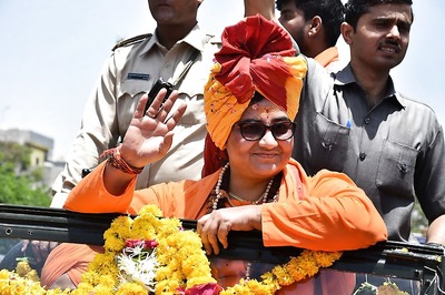 Pragya Thakur's Sankalp Patra for Bhopal Has Details of Misrule During Digvijaya Singh's Regime