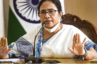 Don't Use Pilot Cars with Red Beacons, Sign Files Warily, Lead 'Clean' Lives: Mamata's Mantra to Ministers