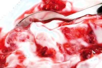 Men Who Eat Yogurt May Have Lower Colon Cancer Risk