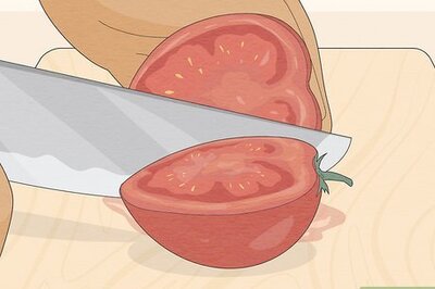 How to Treat Oily Skin with Tomatoes