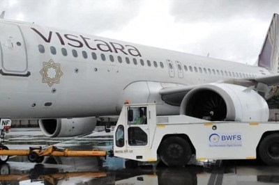 Man Accuses Vistara of 'Leaving' His Blind Mother Alone in Flight at Kolkata Airport; Airline Reacts