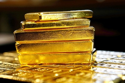 Gold Steady After Two Sessions of Fall; Strong Dollar Weighs on Market