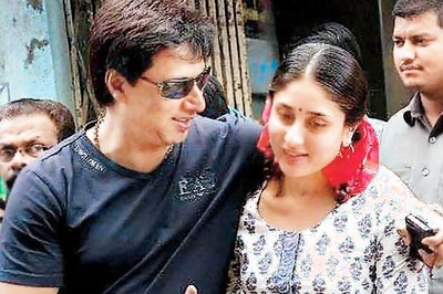 Kareena's new look, Akshay loves his moustache