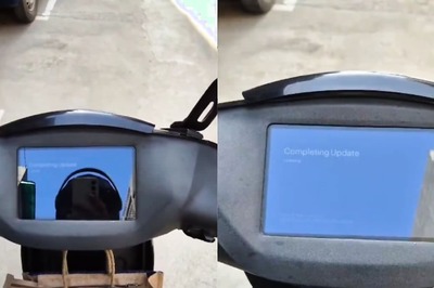 Noida Man Gets Late to Office After His Electric Scooter Begins 'Updating', Ather Responds