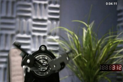 Moto Razr Hinge Breaking Video Suggests it May Not Even Last a Year: Watch Here