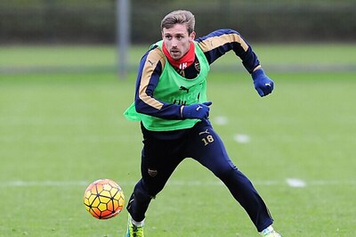 Left back Nacho Monreal extends contract with Arsenal