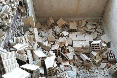 Magnitude 5.3 Quake Hits Western Iran, Dozens With Minor Injuries