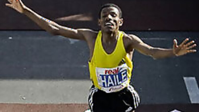 Gebrselassie breaks marathon record
