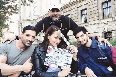 John Abraham, Sonakshi Sinha Pay Tribute to Soldiers at Amar Jawan Jyoti