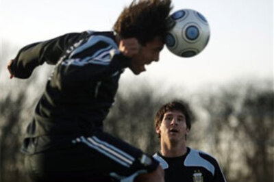 Maradona set to unleash Messi-Tevez-Aguero on Colombia