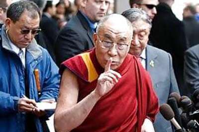 Obama meets Dalai Lama, angering China