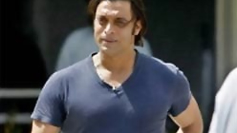 Court lifts ban, Shoaib free to play for Pak