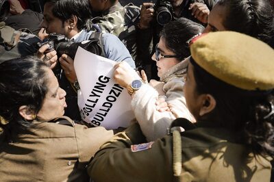 WATCH | Mufti Detained, Carried into Police Van During J&K Anti-Encroachment Drive Protest in Delhi