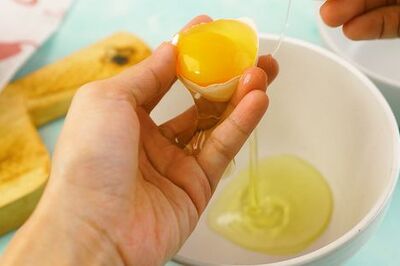How to Create an Egg and Olive Oil Hair Mask