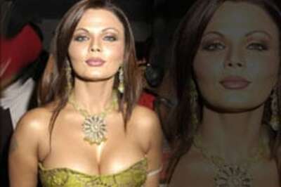 Rakhi croons, says she's 'hot enough'