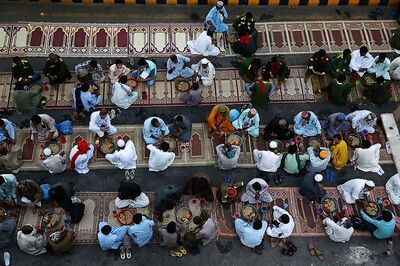 'Don't Buy New Clothes, Donate to Poor Instead': Muslim Clerics Call for Altruistic Eid Amid Pandemic