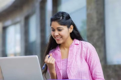 India's Services PMI Grows at 3-Month High in December 2023 on Buoyant Demand