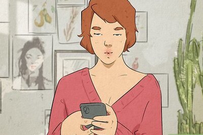 What Does the ???????? Lips Emoji Mean?