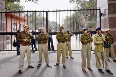 JNU officials to discuss resurfacing of five students, Delhi Police camp outside campus