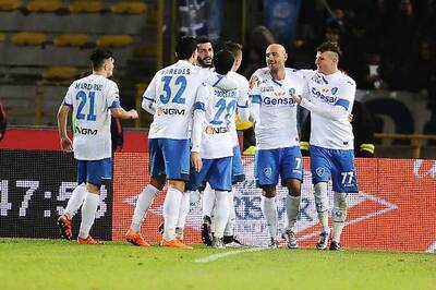 Serie A: Massimo Maccarone celebrates with beer as Empoli beat Bologna 3-2