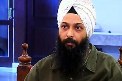 Shoe-throwing journo honoured by Sikhs in Canada