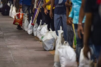 8 Migrants Injured as Nashik-bound Tempo Overturns in Thane