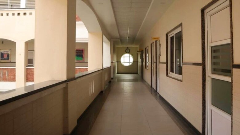 St Xavier's University Slaps Rs 99 Crore Defamation Against Teacher Who Posted Bikini Pictures on Instagram