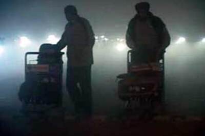 DELHI FOGGED OUT: Flights, trains hit | Be a CJ