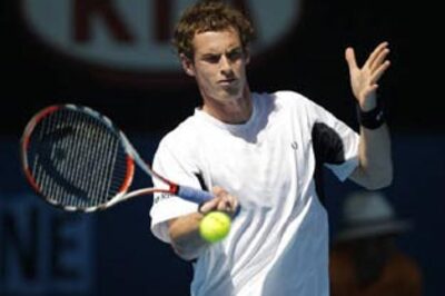 Murray enters second round after Pavel retires