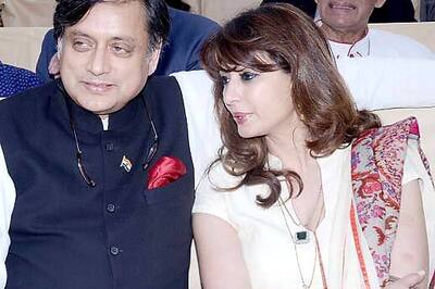 Shashi Tharoor meets Ahmad Patel; brief discussion on Sunanda death case