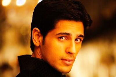 Evening on beach: Sidharth Malhotra's pick on romance