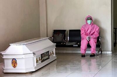 Stark Photos Highlight Plight Of Indonesia's Vulnerable Doctors