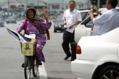 Malaysian granny is blogging to win polls