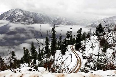 J&K: National Highway reopens for one-way traffic