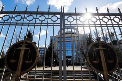 Russian Ex-prison Official Jailed for Extortion Shoots Himself Dead in Court