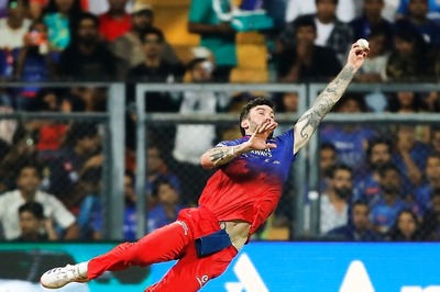 IPL 2024: RCB's Reece Topley Pulls off Blinder of a Catch to Get Rid of MI's Rohit Sharma | WATCH