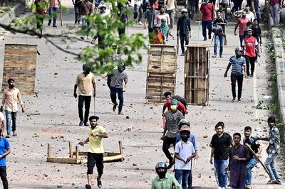 Bangladesh Students Protest Against Govt’s Job Quota Rule, Six Dead; Demonstrator Mourn Slain Classmates