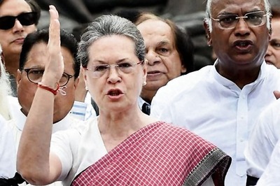 'Not BJP vs Congress Issue': Sonia Gandhi Says Modi Govt 'Obliged' to Fall Back on MGNREGA
