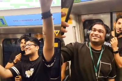 Kartik Aaryan Takes Metro To Avoid Traffic, Clicks Selfies With Fans; Video Goes Viral