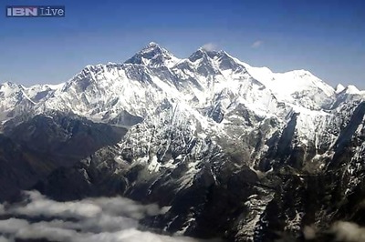 Nepal: Earthquake triggers Mount Everest avalanche, eighteen people killed