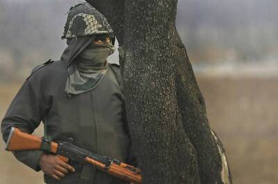 Police Arrest Two Militants Who Attacked Police Post in Srinagar