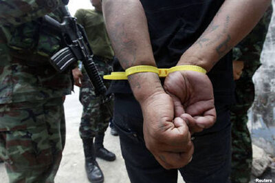 Fighting spreads in Thai capital, 17 dead