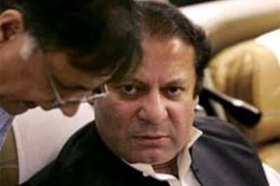 Top court asks Pak Govt to let Sharif return home