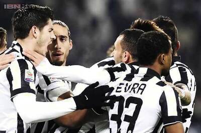Tevez fires Juventus five points clear, Napoli go third